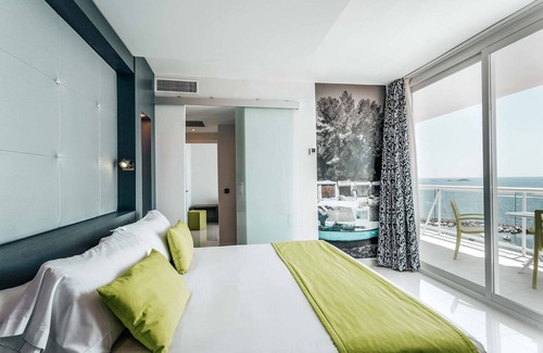 Figueretas Resort | Panoramic Beach Junior Suite at Ibiza Twiins with Pool & Spa