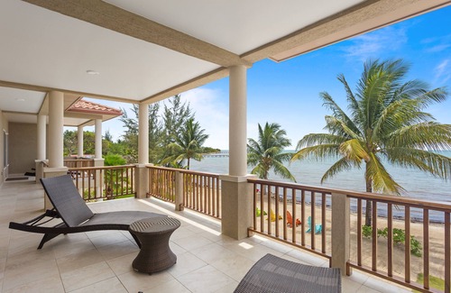 Surfside Villa | Rated 10/10: All-Inclusive Beachfront Villa near Placencia