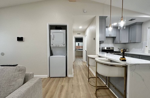 Lancaster House | Pet-Friendly Getaway with Spa and Breakfast Options