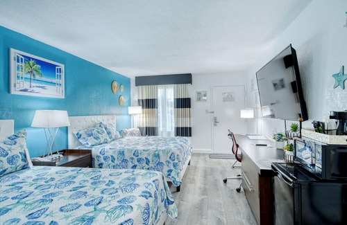 Trailer Estates Hotel | Experience Relaxation with Oceanfront Pool & Tiki Bar!