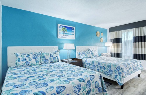 Trailer Estates Hotel | Experience Relaxation with Oceanfront Pool & Tiki Bar!