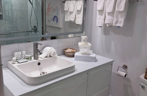 Trailer Estates Hotel | Discover Turtle Bay Inn: Waterfront Rooms & Heated Pool