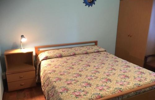 Bettolelle House | Cozy All'ombra degli Ulivi B&B with Family-Friendly Dining