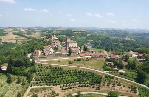 Ciglie Bed & Breakfast | Experience All'Ombra del Castello: Family & Pet Friendly Stay