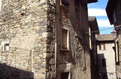 Orta San Giulio House | Discover All'Ombra dell'Antica Pietra - 4-Star Family Retreat