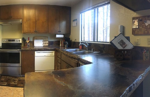 Wrightwood Cabin | All Pine Inn - Spacious 4bd/2ba Steps from the Village