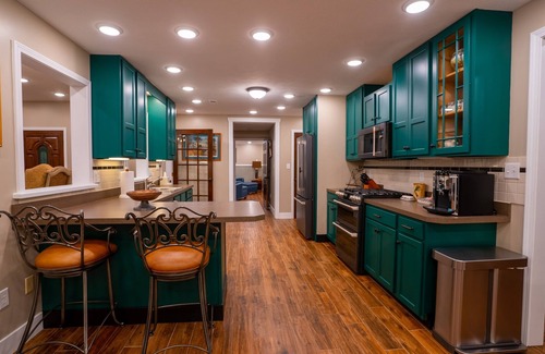 Carbondale House | Discover Our Newest Guest Favorite Hotel with Wonderful Amenities!