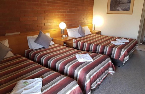 Echuca Hotel | Welcoming All Rivers Accommodation with Pool & Family Amenities