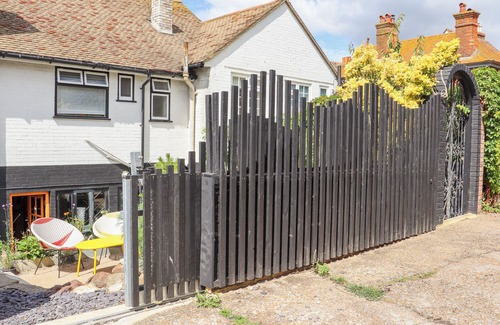 Old Town Hastings Cottage | ALL SAINTS, pet friendly, character holiday cottage in Hastings