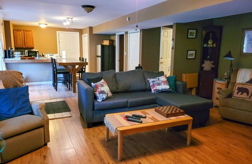 Cambridge Apartment | Unforgettable All Season Lake Front Getaway for Families!
