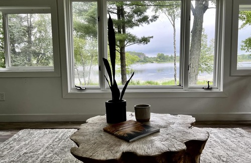 Gresham Cottage | Modern Cottage Retreat on Red Lake - Highly Rated 9.8/10