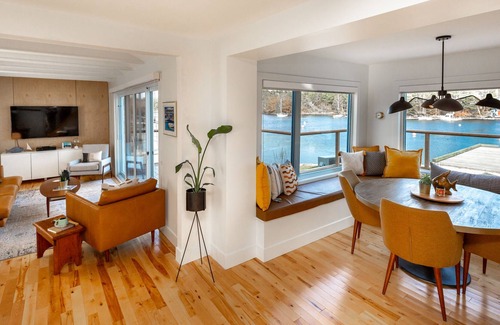 Gold River Cottage | Idyllic Oceanfront Getaway with Spa and Family Amenities