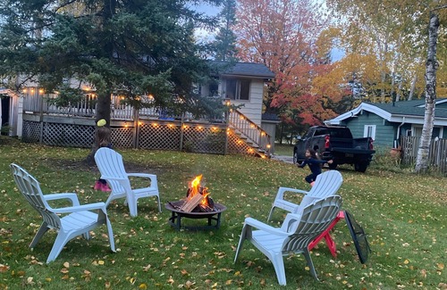 Thornbury Cottage | Cozy All Seasons Cottage: Family-Friendly Retreat in Blue Mountains