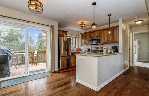 Spring Valley House | All Seasons Chalet: Cozy Cabin with Exceptional Views