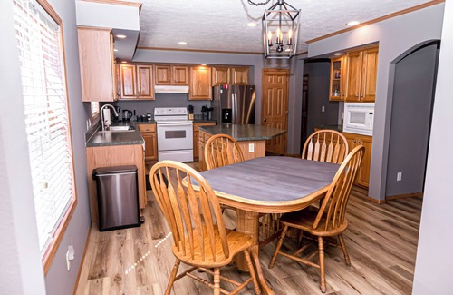 Roscommon House | All Seasons Getaway: Family-Friendly Retreat Near Trails