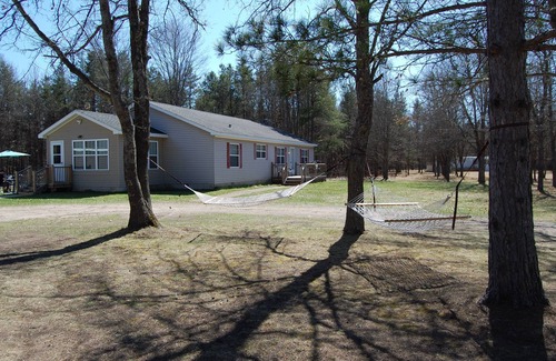Roscommon House | All Seasons Getaway: Family-Friendly Retreat Near Trails