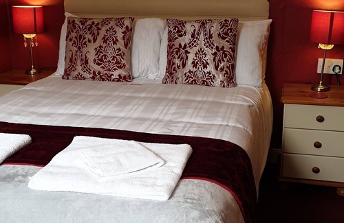 Great Yarmouth Bed & Breakfast | All Seasons Guest House: 4-Star Comfort with Breakfast