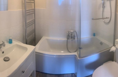 Great Yarmouth Bed & Breakfast | All Seasons Guest House: 4-Star Comfort with Breakfast