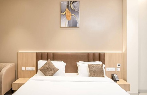 Gomti Nagar Hotel | All Seasons: 4-Star Getaway with Pool and Family Amenities