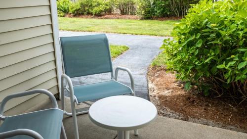 South Yarmouth Hotel | Relax at All Seasons Resort with Pool & Oceanfront Views