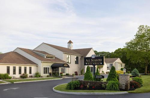 South Yarmouth Hotel | Relax at All Seasons Resort with Pool & Oceanfront Views