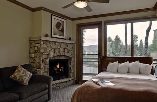 Peak 9 Hotel | Cozy All-Suite Hotel with Fireplace & Kitchen at Peak 9