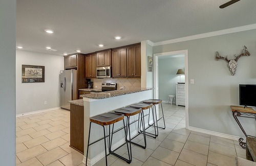 Rockport House | Scenic Bay-View Suite with Rooftop Deck & Kayak Access