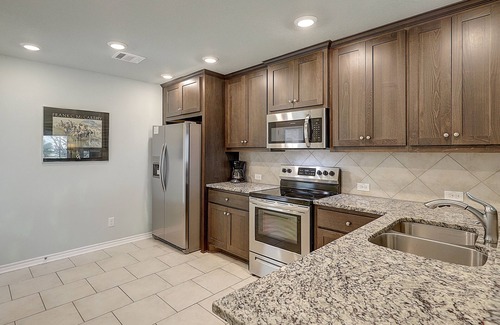 Rockport House | Scenic Bay-View Suite with Rooftop Deck & Kayak Access