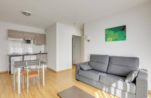La Teste-de-Buch House | Comfortable All Suites Appart Hotel La Teste de Buch Stay