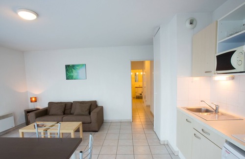 Merignac House | Cozy All Suites Appart Hotel Merignac with Pet-Friendly Amenities