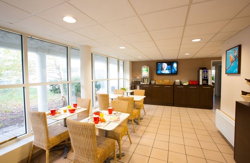 Merignac House | Cozy All Suites Appart Hotel Merignac with Pet-Friendly Amenities
