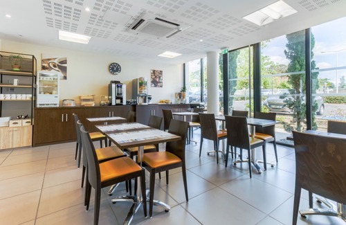 Pau Nord House | Comfortable Stay at All Suites Appart Hotel Pau with Spa