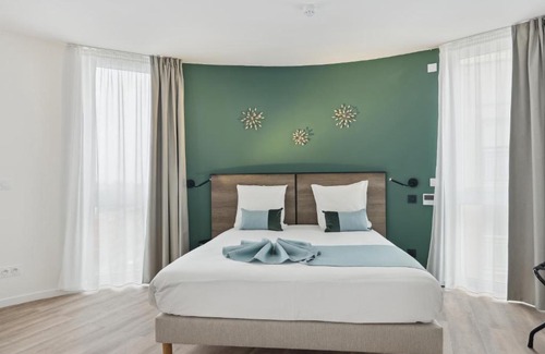 Noisy-le-Grand Apartment | Pet-Friendly All Suites in Noisy Le Grand with Pool