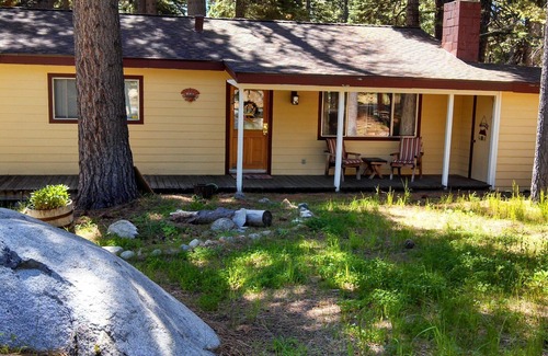 North Upper Truckee Cabin | Experience Home Comfort with a 9.8 Guest Rating