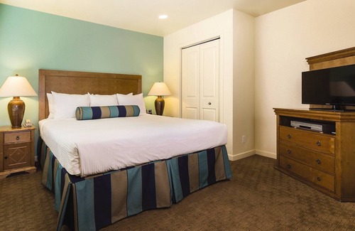 Las Vegas Resort | Feel at Home with Pool, Spa & Family-Friendly Comforts