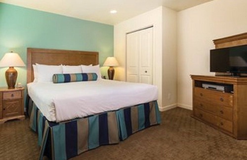 Las Vegas Resort | Experience Home Comforts with Pool and Spa Amenities