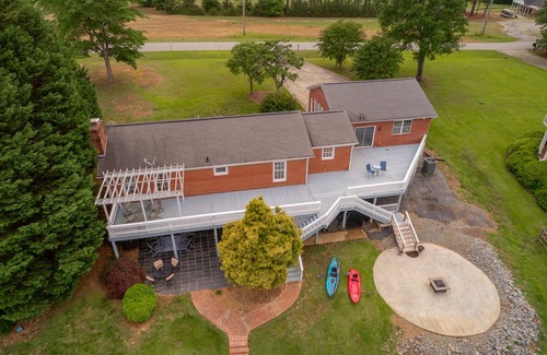 Myrick Estates House | Discover Comforts of Home in a Relaxing Lakefront Escape