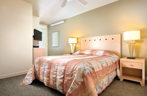 Seaside Gilbert District Resort | Home Away From Home: Poolside Relaxation and Ocean Views