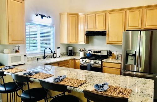 Tahoma House | Unwind with Home-Like Comforts: Lake Views & Bike Trails