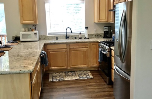 Tahoma House | Unwind with Home-Like Comforts: Lake Views & Bike Trails
