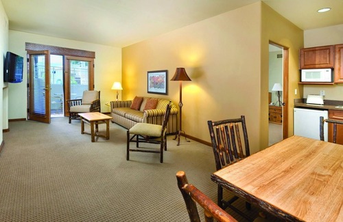 Taos Resort | Enjoy Home Comforts with Pool and Breakfast Options
