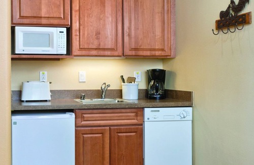 Taos Resort | Enjoy Home Comforts with Pool and Breakfast Options