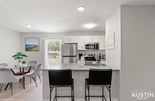 Hyde Park Apartment | Pet-Friendly Retreat with Pool in Hyde Park, 4-Star Comfort