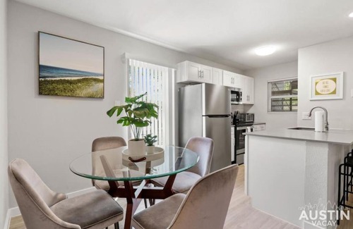 Hyde Park Apartment | Pet-Friendly Retreat with Pool in Hyde Park, 4-Star Comfort