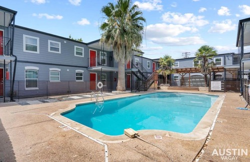 Hyde Park Apartment | Pet-Friendly Retreat with Pool in Hyde Park, 4-Star Comfort