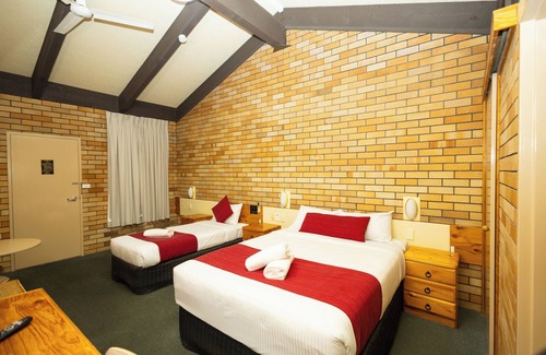 Coonabarabran Hotel | All Travellers Motor inn