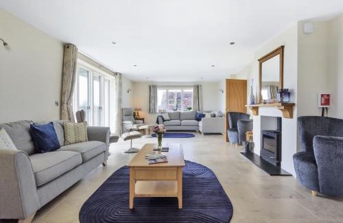 Bridport House | All Views: Family-Friendly Getaway with Scenic Surroundings