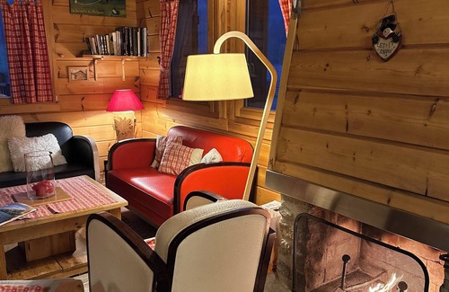 Rochesson Ski Chalet | Inviting All-Wood Chalet with Finnish Sauna & Lake View
