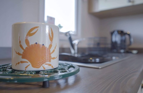 Par House | All Year Cosy, Stylish Caravan at Par Sands - close to Fowey and Charlestown