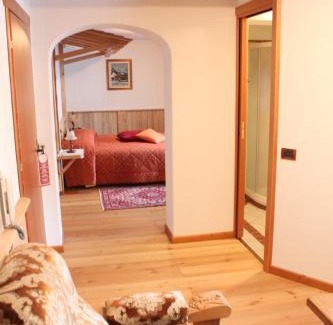 Lauco Hotel | Pet-Friendly Retreat at Alla Frasca Verde with High Ratings
